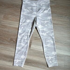 Athleta Elation 7/8 Tight Leggings Camo Gray White Size Medium